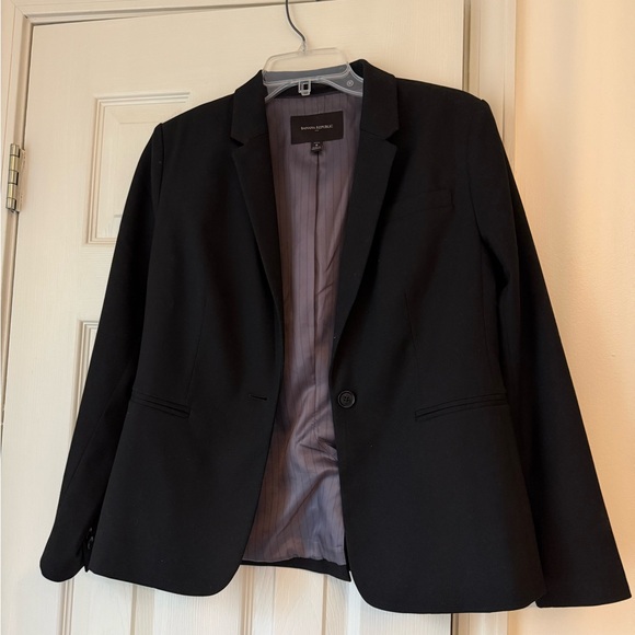 Banana Republic Jackets & Blazers - NWOT Banana Republic Classic Black Blazer size 8